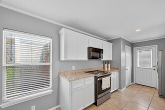Building Photo - 6915 Woodridge Row Dr
