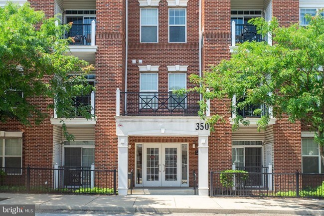 Building Photo - 350 W Elm St