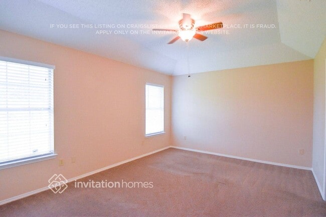Foto del edificio - 924 Teakwood Ln