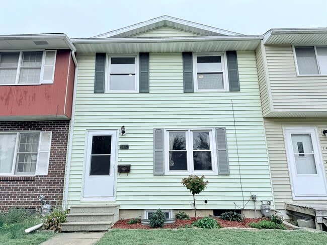 Front - 1409 W 2nd St