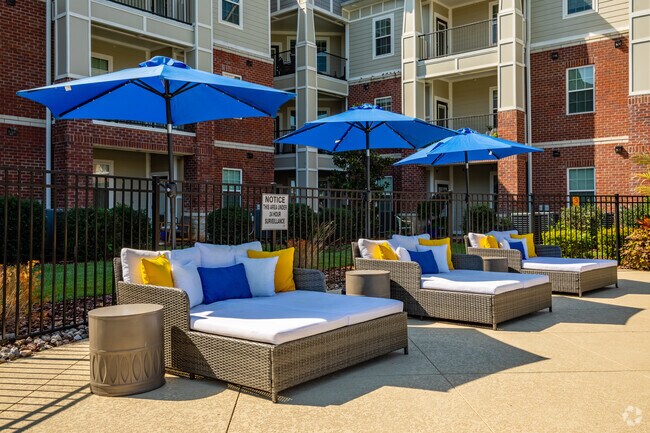 Salón al aire libre - Mount Victor Olde Towne Luxury Apartments