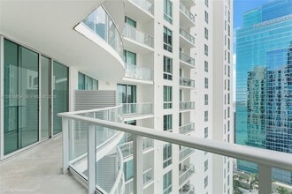 Building Photo - 300 S Biscayne Blvd