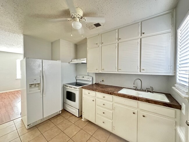 Foto del edificio - 3214 W Kansas Ave