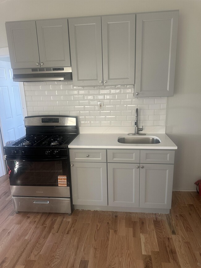 Building Photo - 53 Terhune Ave