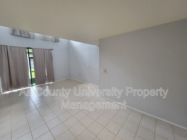 Foto del edificio - 703 SW 75th St