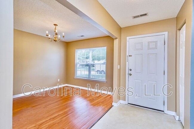 Building Photo - 144 Crescent Creek Ct