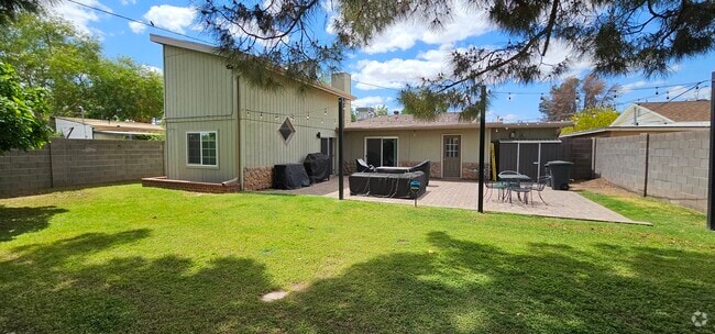 Building Photo - 1021 S Una Ave