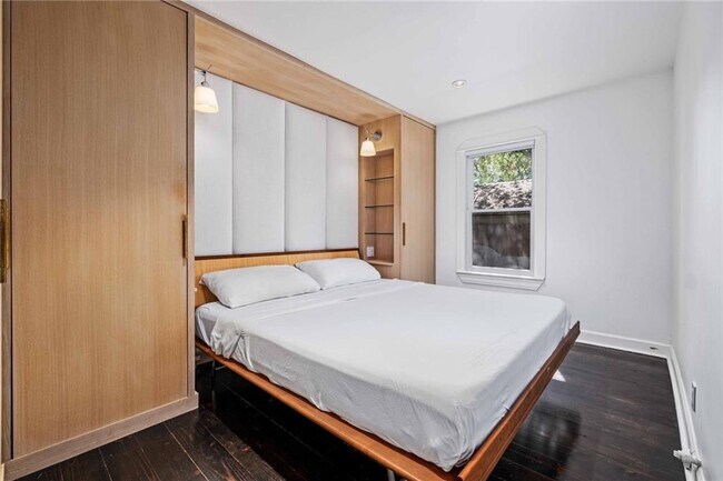 Foto del edificio - 503 E Live Oak St