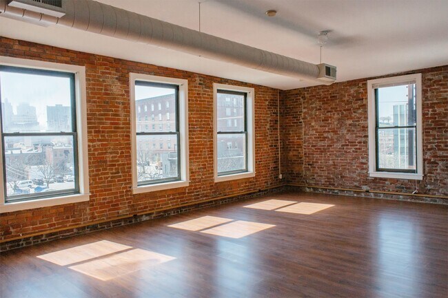 Building Photo - 310 Delaware St