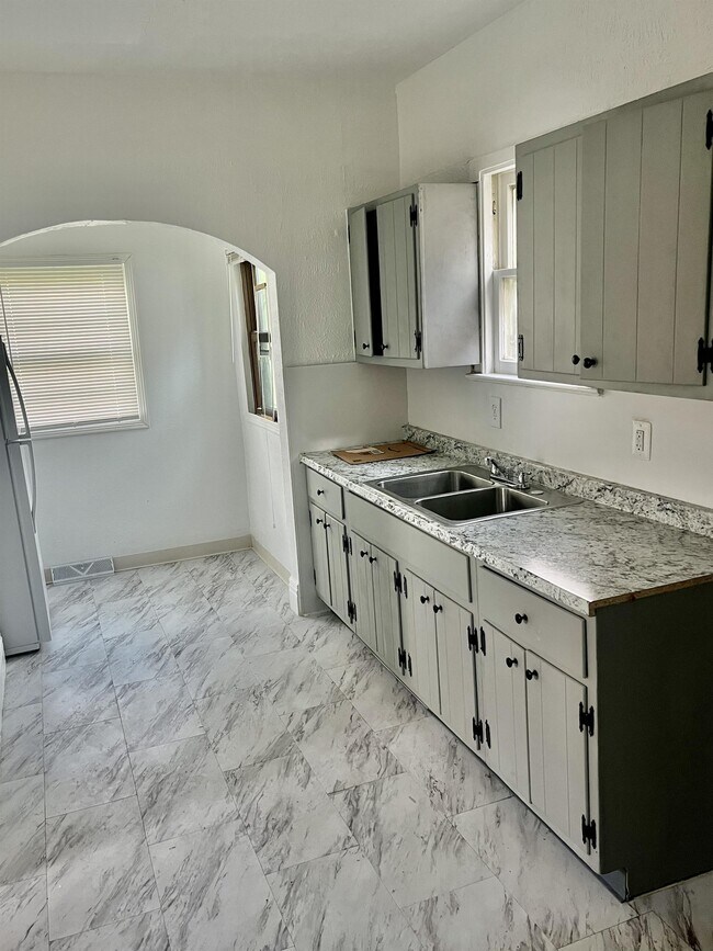 Foto del edificio - 1542 Woodland Ave