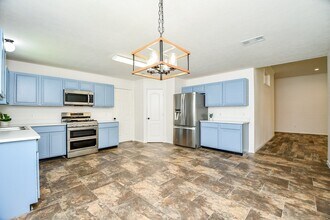 Building Photo - 835 Victoria Lakes Dr