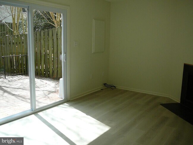Foto del edificio - 8607 Dellway Ln