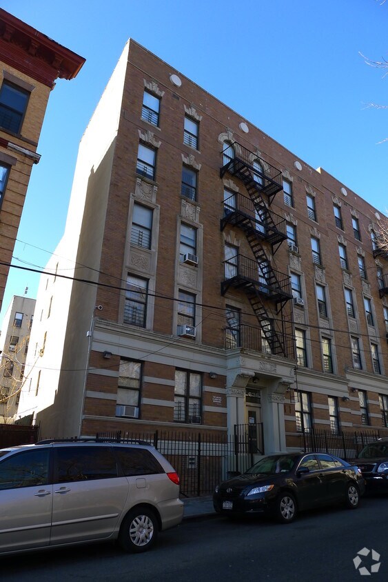 Building Photo - 636 E 170th St