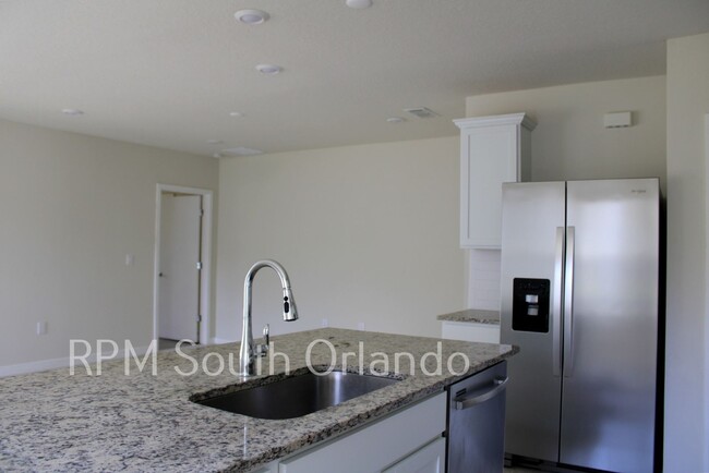 Foto del edificio - 4 bedroom, 2 bath home Kissimmee