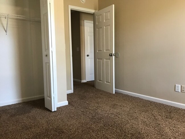 Building Photo - Beautiful Home! A Must See