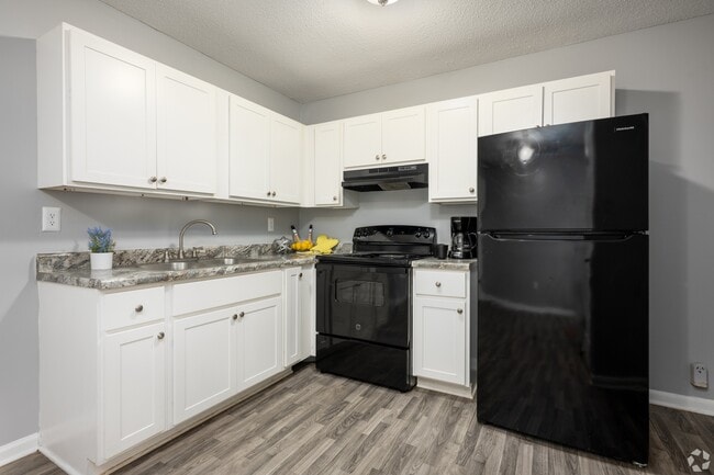 Kitchen - Legacy Crossing Townhomes