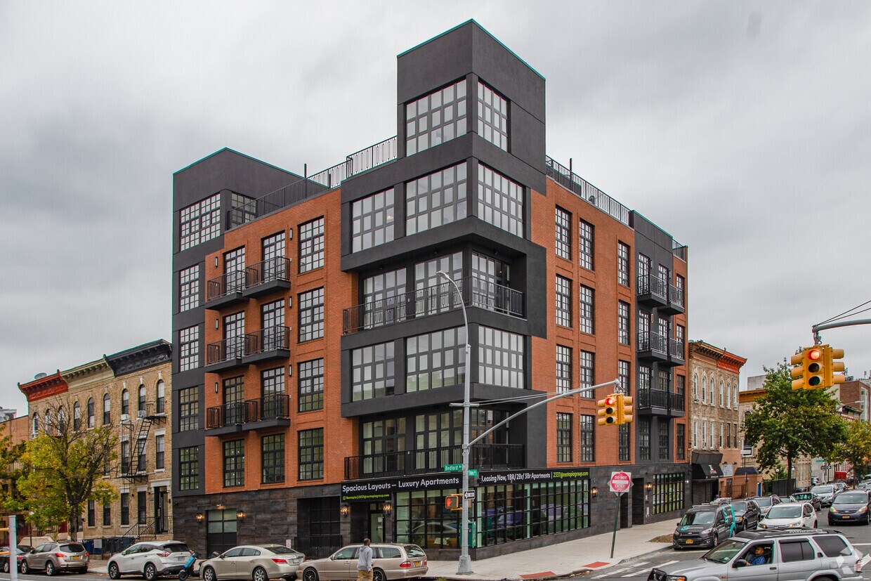 Foto principal - 2337 Bedford Ave