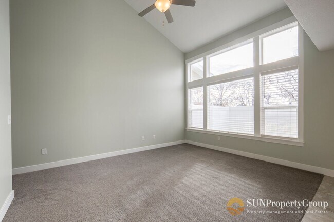 Foto del edificio - Stunning Townhome In Desirable Riverton Area