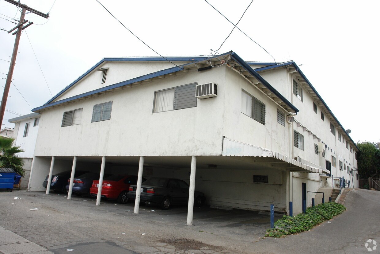Building Photo - 14047 Moorpark St
