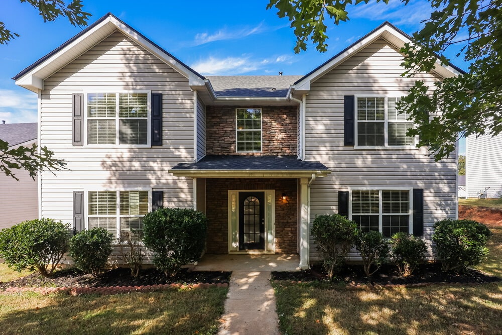 Foto principal - 6891 Derby Ave