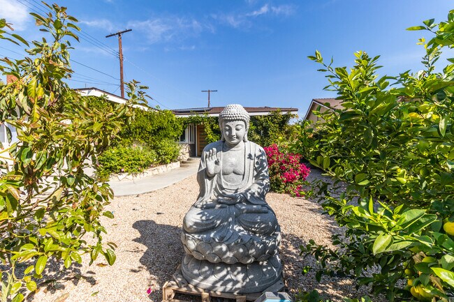 Foto del edificio - 7914 Goodland Ave