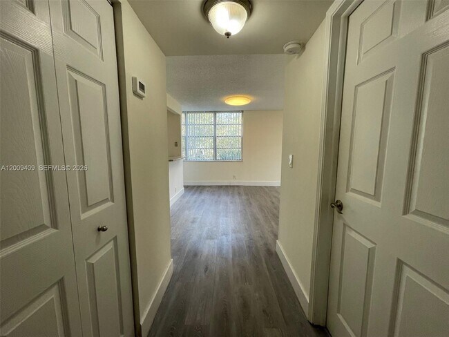 Foto del edificio - 9471 Evergreen Pl