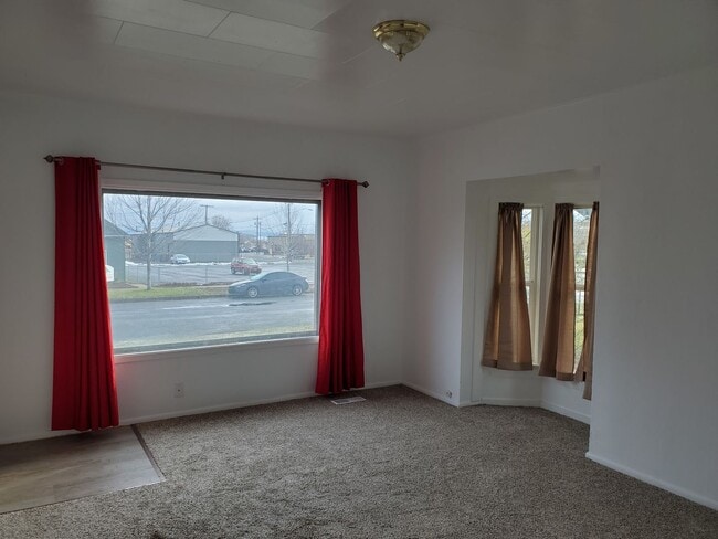 Building Photo - 2106 3rd St
