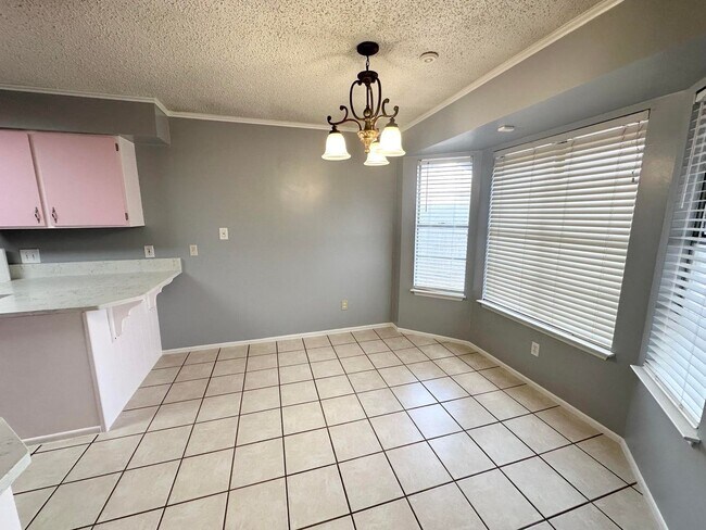 Foto del edificio - 5104 Belaire Dr