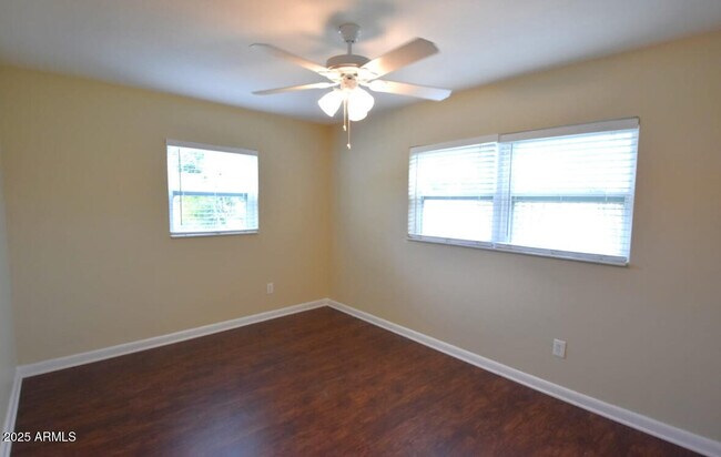 Foto del edificio - 2301 W Altadena Ave