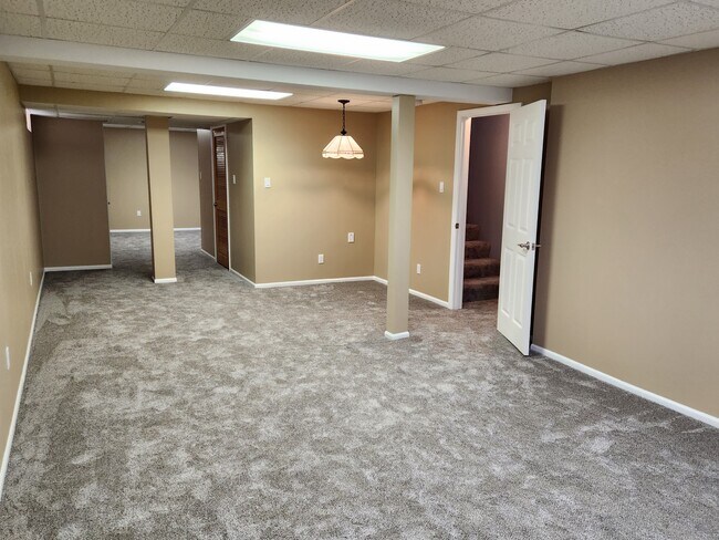 sótano terminado - 2525 Hidden Meadow Ln