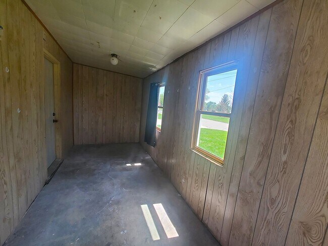 Building Photo - 919 Oneida St