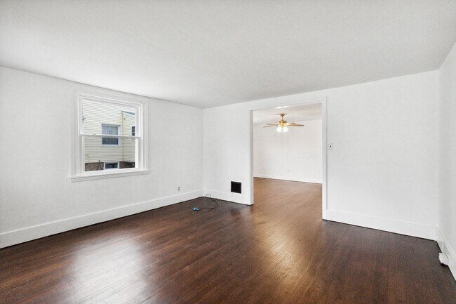 Building Photo - 3 Bedroom Twin in Kennett Borough - Must See!