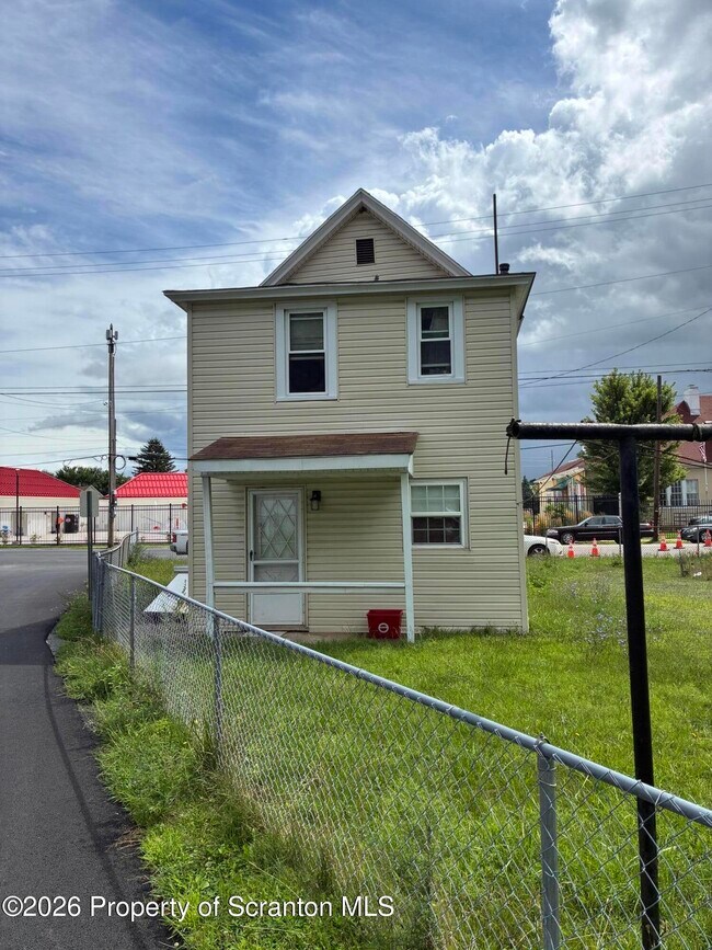 Building Photo - 987 Providence Rd