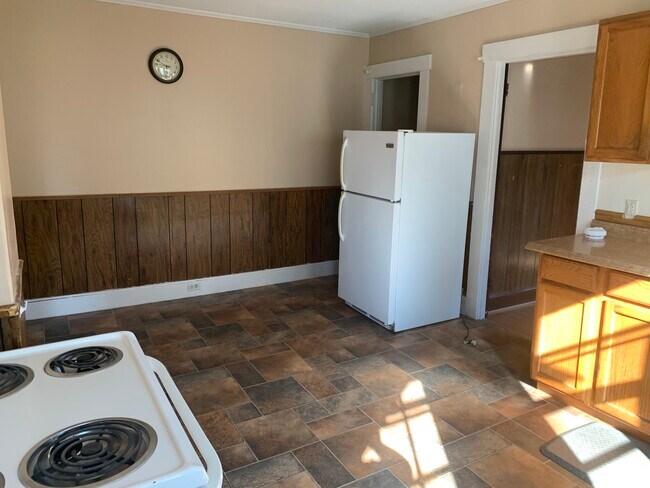 Kitchen - 566 S Main St