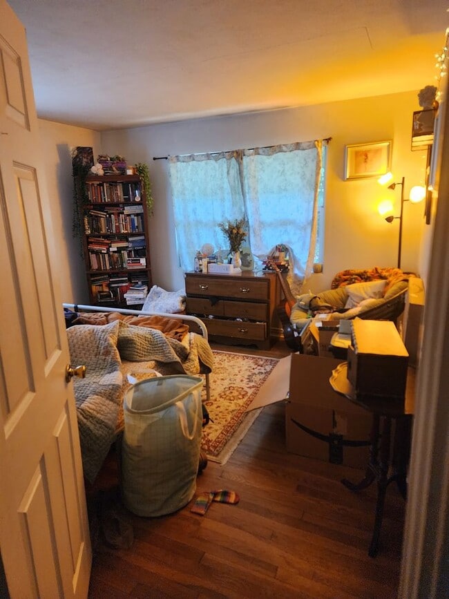 Foto del edificio - 4 bedroom house available near UF campus