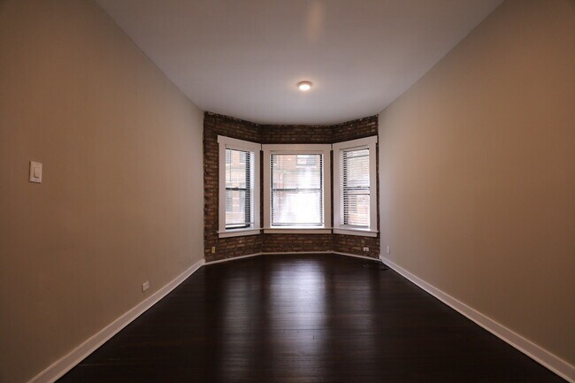 Building Photo - 3422 N Elaine Pl