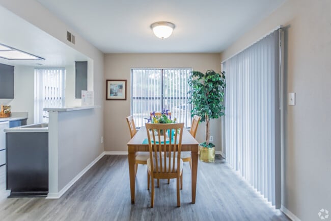 Building Photo - The Parkway