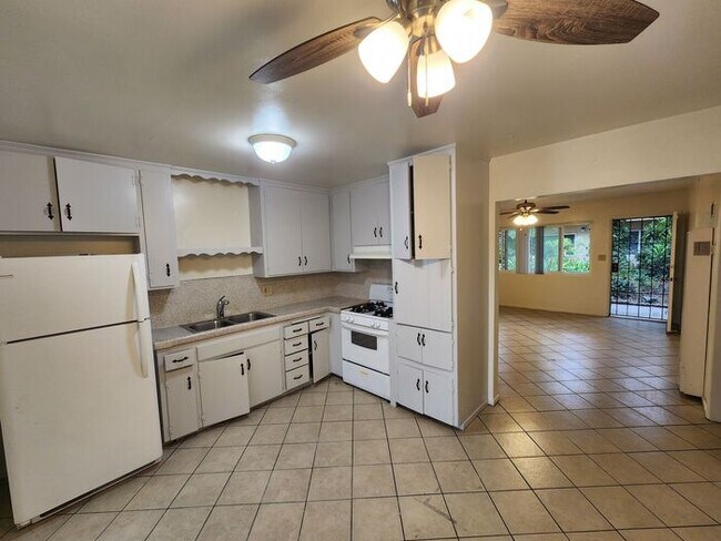 Foto del edificio - HOLIDAYSPECIAL-1 Mo Free REBATE! La Mesa: SPACIOUS 2BR/1BA Unit with private patio/small yard space