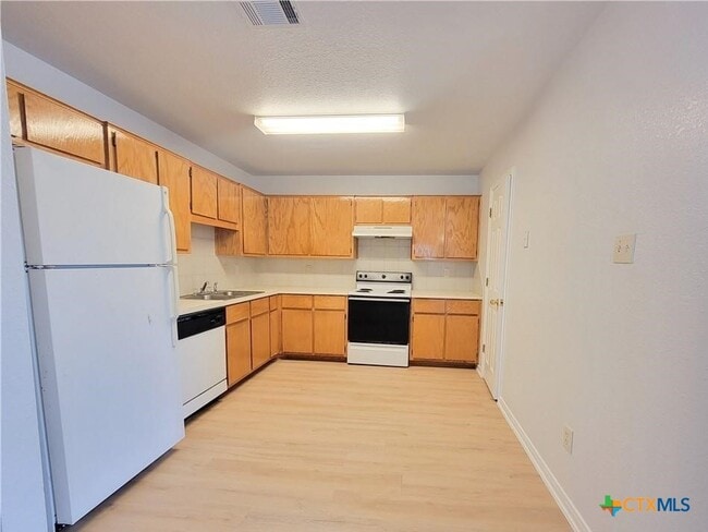 Building Photo - 4005 Hitchrock Dr