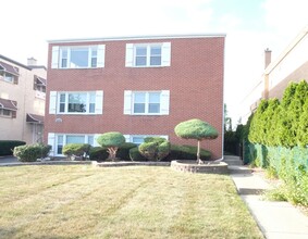 Building Photo - 8418 W Oak Ave