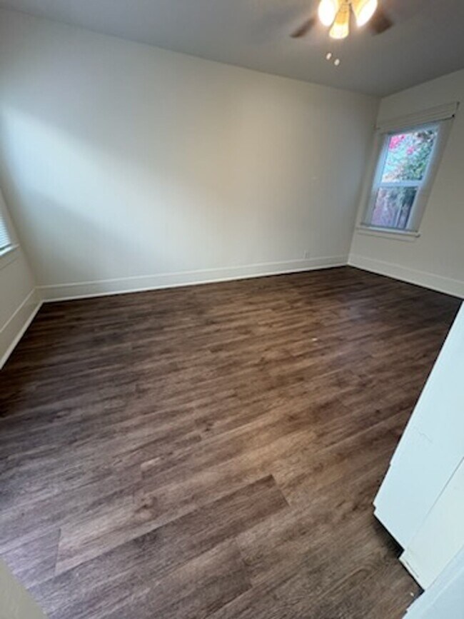 Foto del edificio - 1730 E 7th St