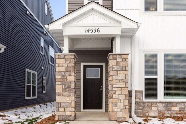 Foto del edificio - 14536 Twin Lakes Cir