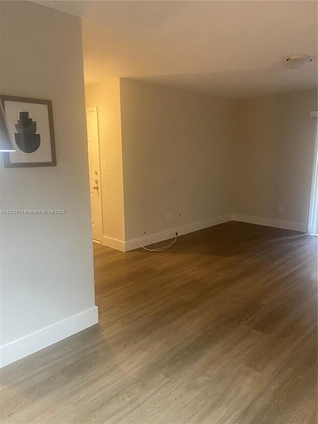 Foto del edificio - 927 Riverside Dr