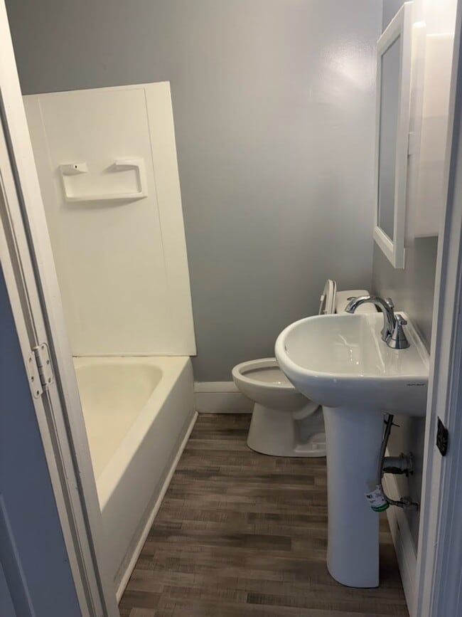 Foto del edificio - 1341 E Long St