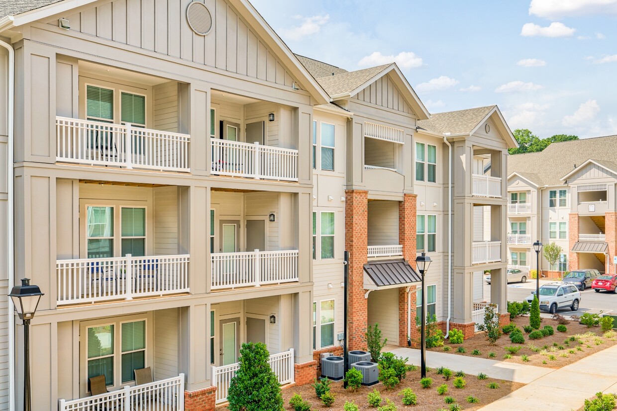 Welcome to Evoke Living at Sugar Creek Apartments! - Evoke Living at Sugar Creek Apartments