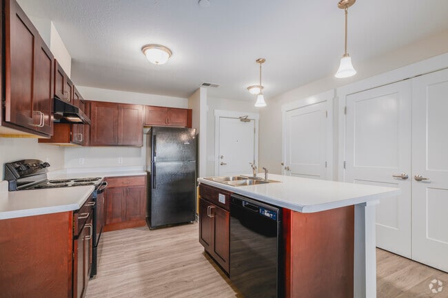 2BR, 2BA - 833SF - Kitchen - The Glen