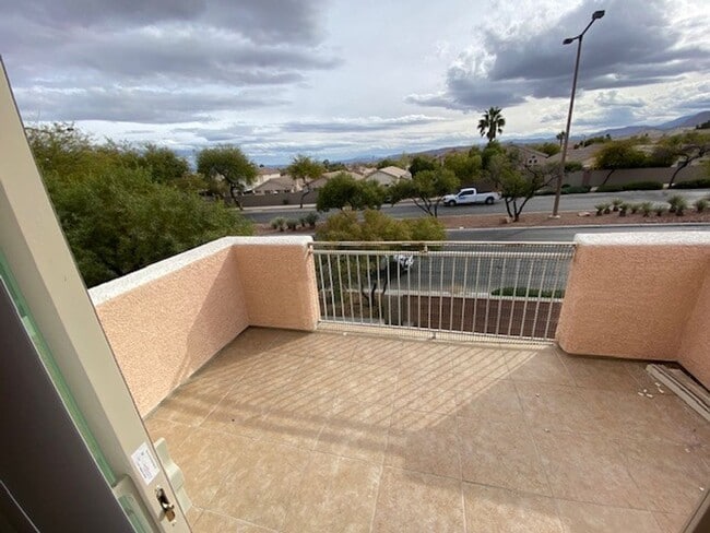 Foto del edificio - 10509 Foggy Glen Ave