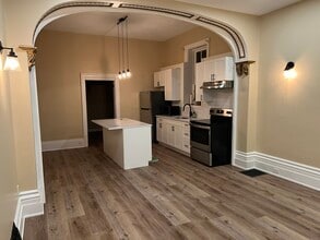 Building Photo - 36 Dumfries St