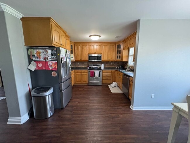 Building Photo - 127 Tine Ln