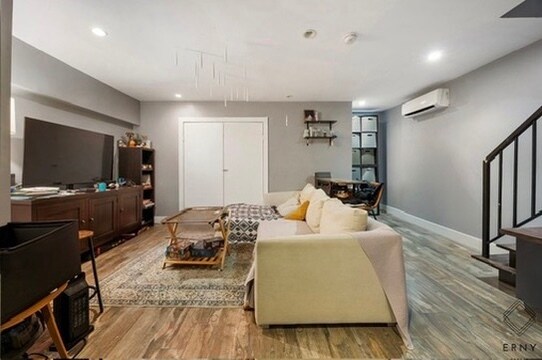 Photo - 42 Palmetto St (Brooklyn, NY)